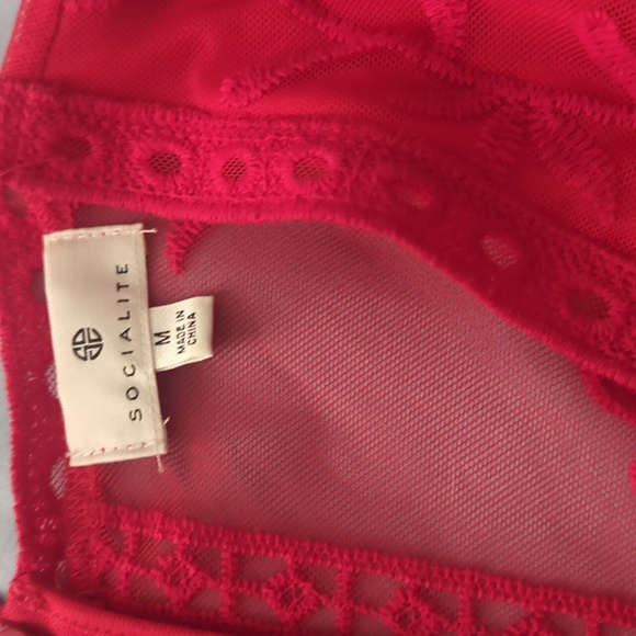 Socialite lace romper - Picture 2 of 3